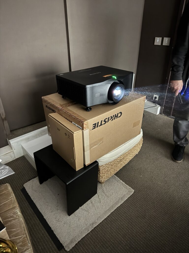 Désormais CHRISTIE la reference du cinéma développe des versions de projecteurs 4k grand public