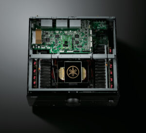 LA REFERENCE DES PROCESSEUR YAMAHA AVEC AMPLIFICATION INTEGREE RXA8A